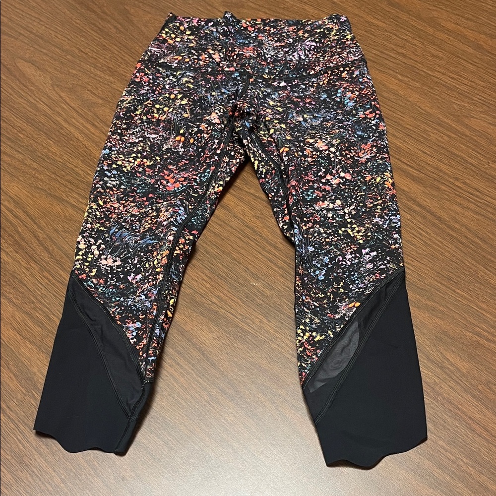 Lululemon Wunder Cropped Leggings with Black Accents,‎ size 6